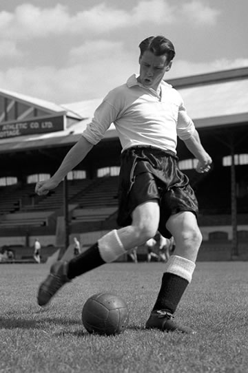 Bobby's belta! Robson at Fulham, 1953.