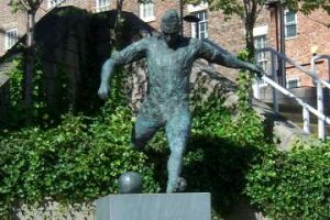 Jackie Milburn statue